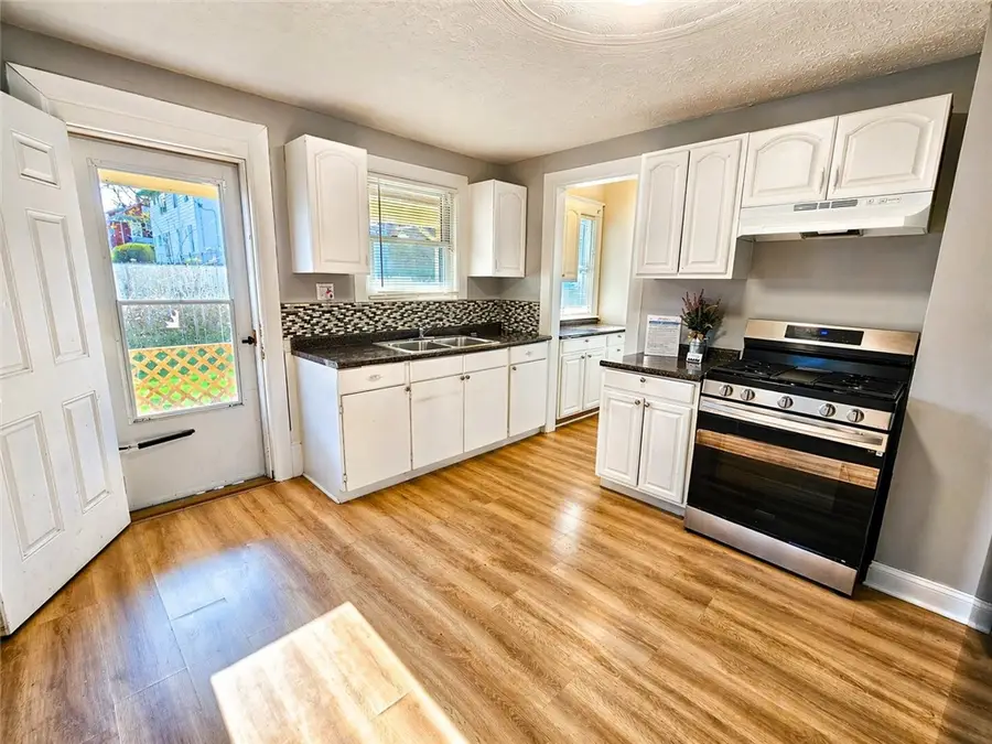 18 Lakeview, Rochester, NY 14613 - #3
