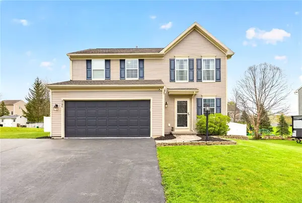 3196 Peacock Circle, Macedon, NY 14502