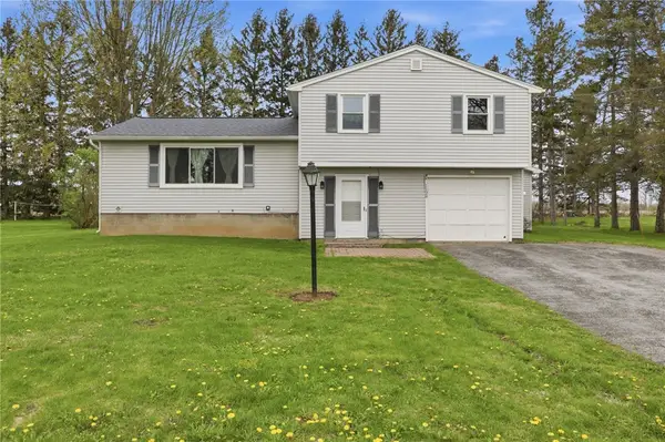1128 County Road 8, Farmington, NY 14425