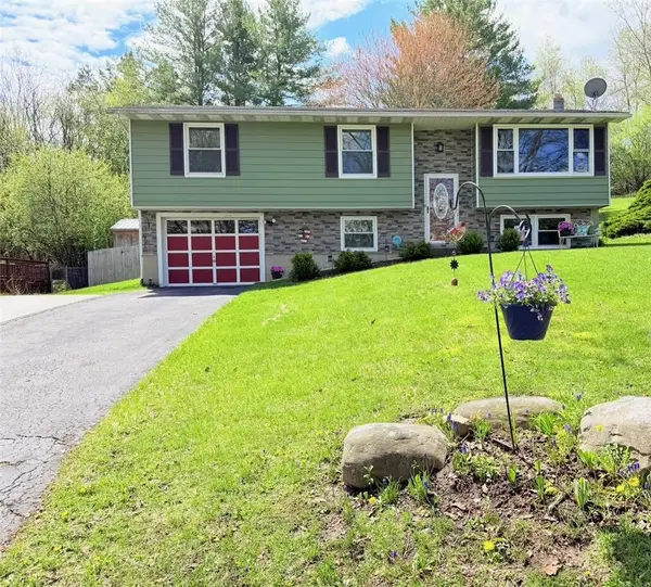 8 Briggs Drive, Auburn, NY 13021