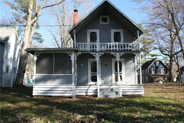 42848 Ontario Ave, Thousand Island Park, NY 13692