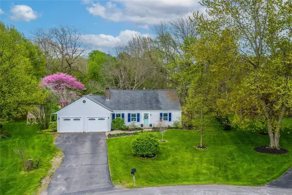 217 Huckleberry Rd, Farmington, NY 14425