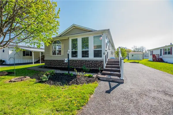 6294 Whispering Woods State Route 104, Williamson, NY 14589
