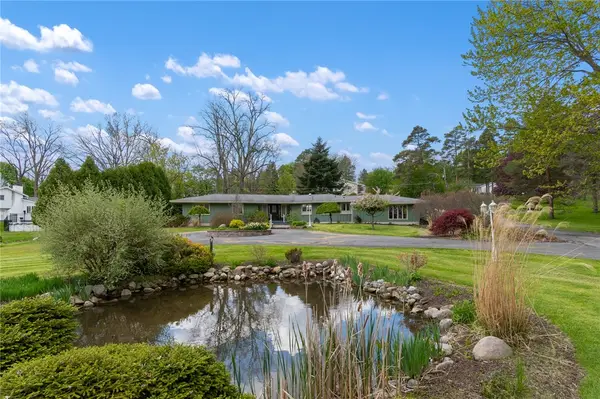 1 White Springs Circle, Geneva, NY 14456