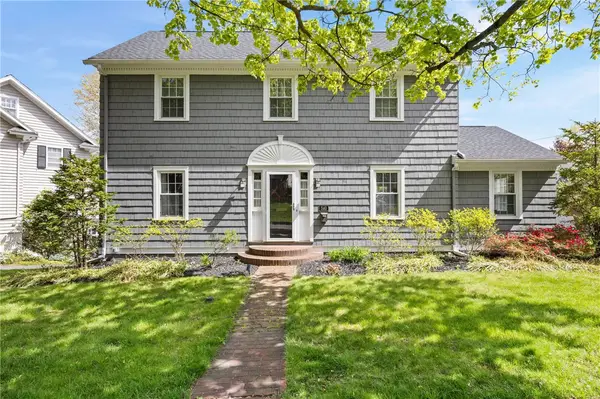 340 Cobbs Hill Dr, Rochester, NY 14610
