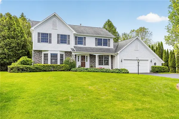 5 Fresh Meadow Run, Penfield, NY 14526