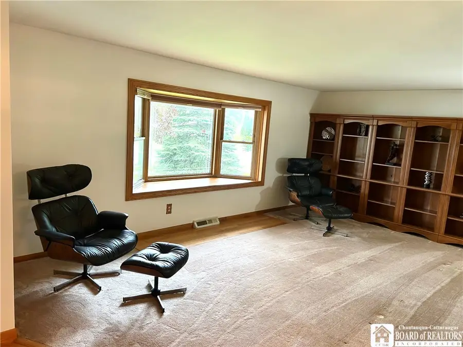 4 Oakwood Drive, Cheektowaga, NY 14227 - #2