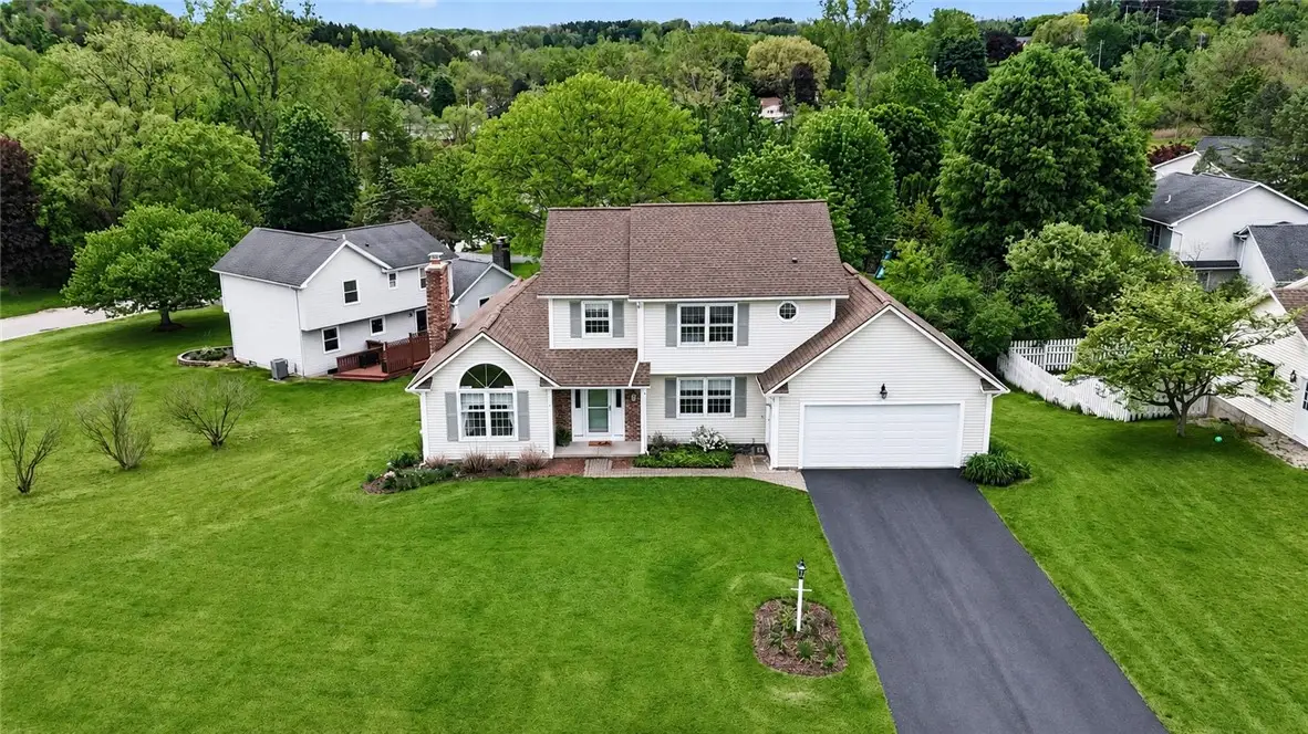 11 Stream View Cir, Fairport, NY 14450 - #1