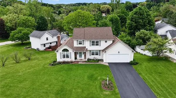 11 Stream View Cir, Fairport, NY 14450