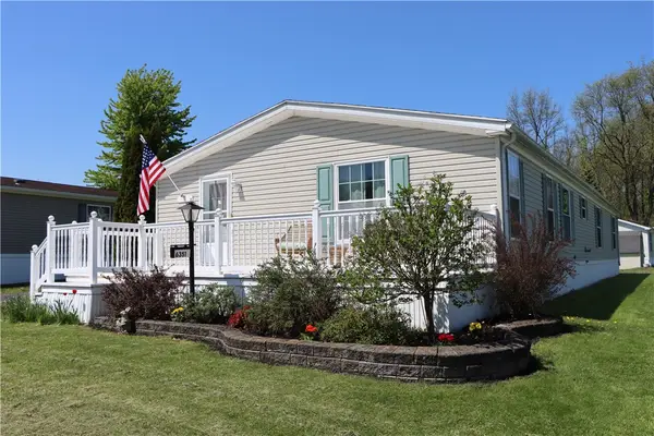 6351 Pebble Brook Lane, Williamson, NY 14589