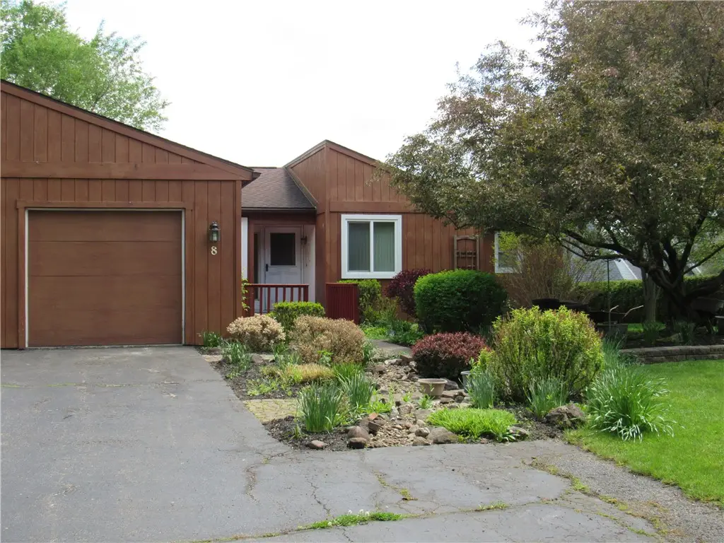 8 Hanningfield Circle, Fairport, NY 14450 - #1