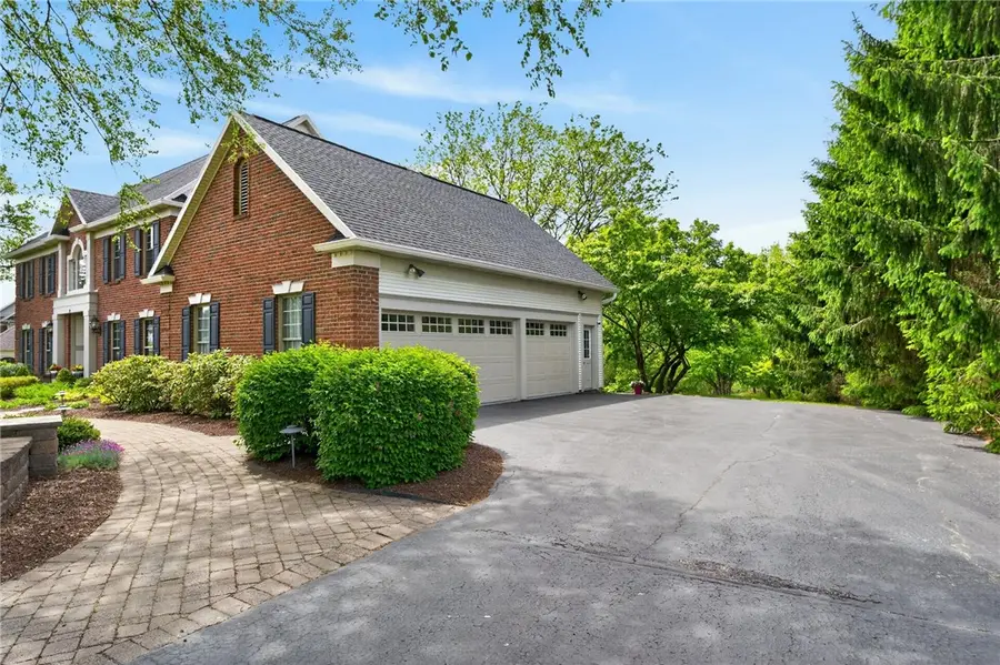 9 Neuchatel Lane, Fairport, NY 14450 - #3
