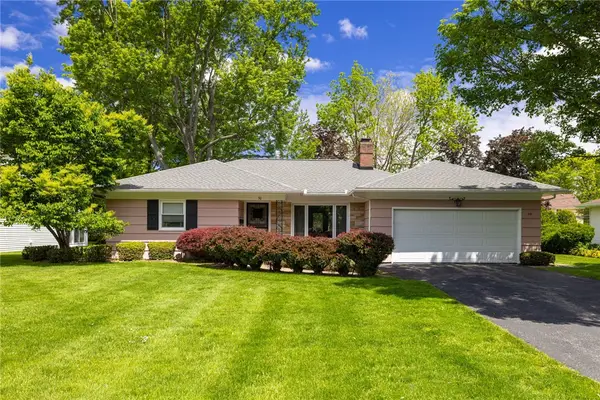 30 Danbury Circle N, Rochester, NY 14618
