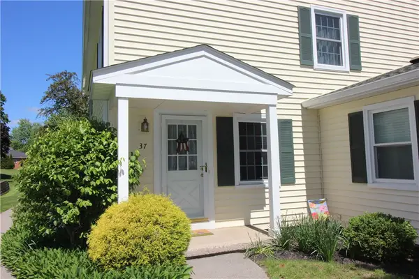 37 Heron Way S, Fairport, NY 14450