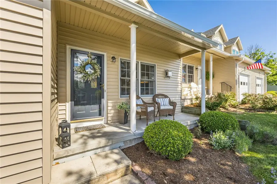 1320 Courtney Dr, Victor, NY 14564 - #2