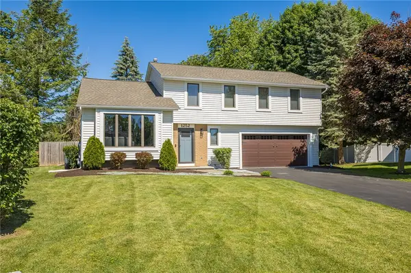 1252 Pine Hill Lane, Farmington, NY 14425
