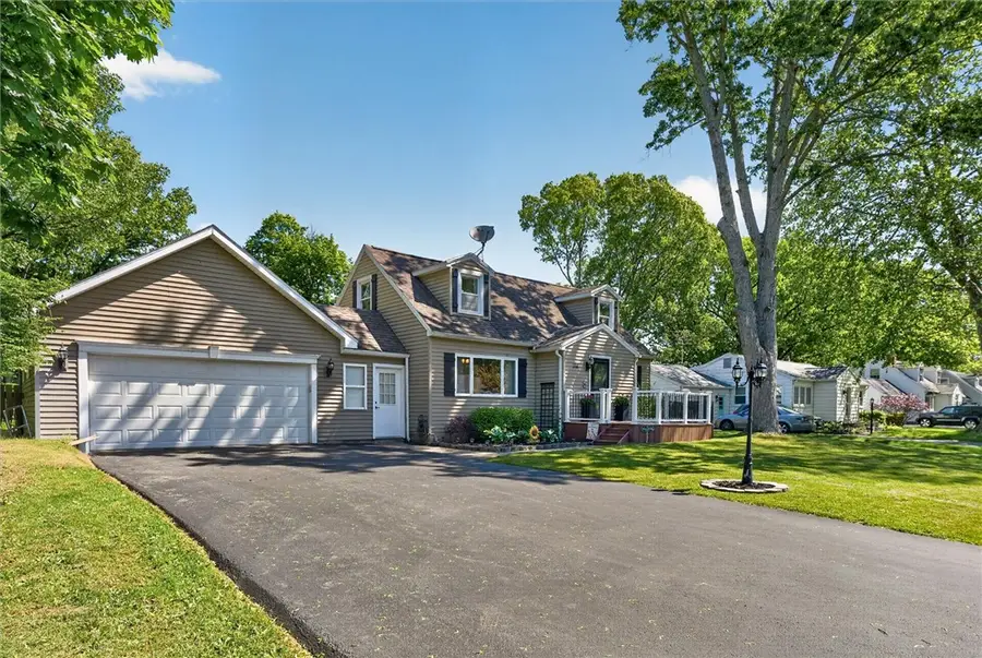 218 Oakwood Ln, Webster, NY 14580 - #2