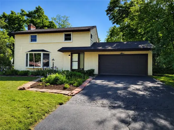 10 Blossom Circle W, Rochester, NY 14610