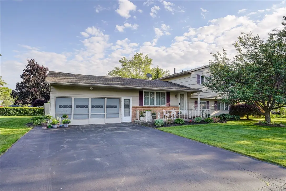 7 Flamingo Dr, Rochester, NY 14624 - #1