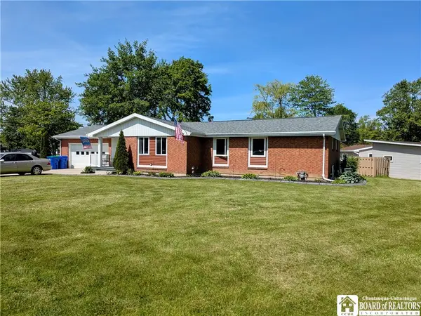1633 Lakeview Road, Lake View, NY 14085