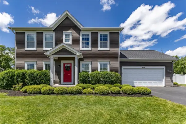 205 York Bay Trail, West Henrietta, NY 14586