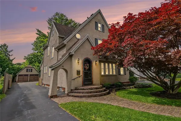 91 Warrington Dr, Rochester, NY 14618
