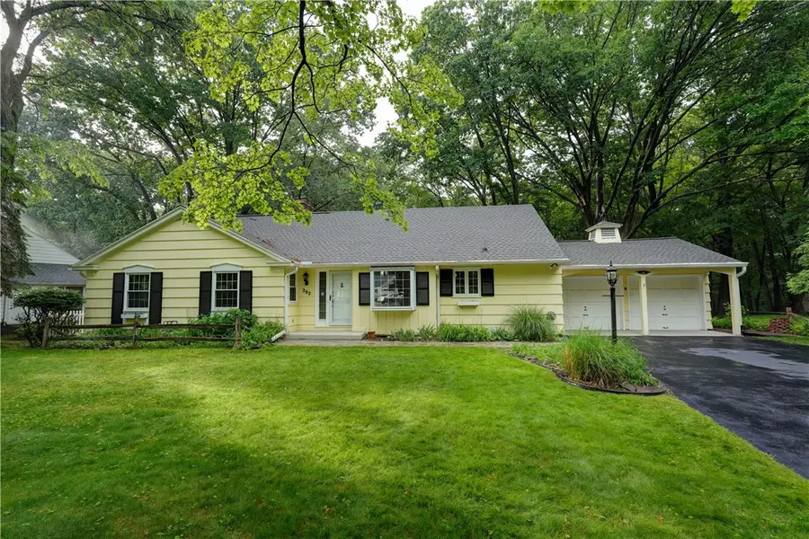 202 Nob Hl, Rochester, NY 14617 - #2