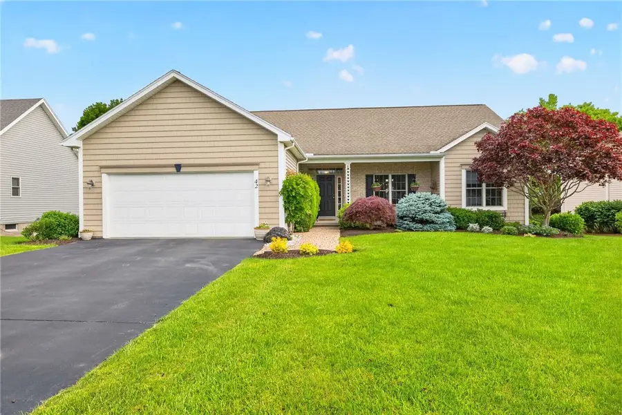 42 Peaceful Harbor Ln, Webster, NY 14580 - #2