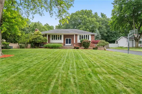 279 Parkview Dr, Rochester, NY 14625