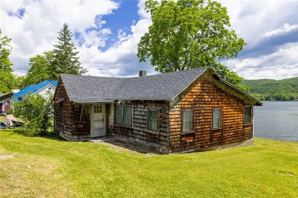 6235 Southwest Shrs, Honeoye, NY 14471