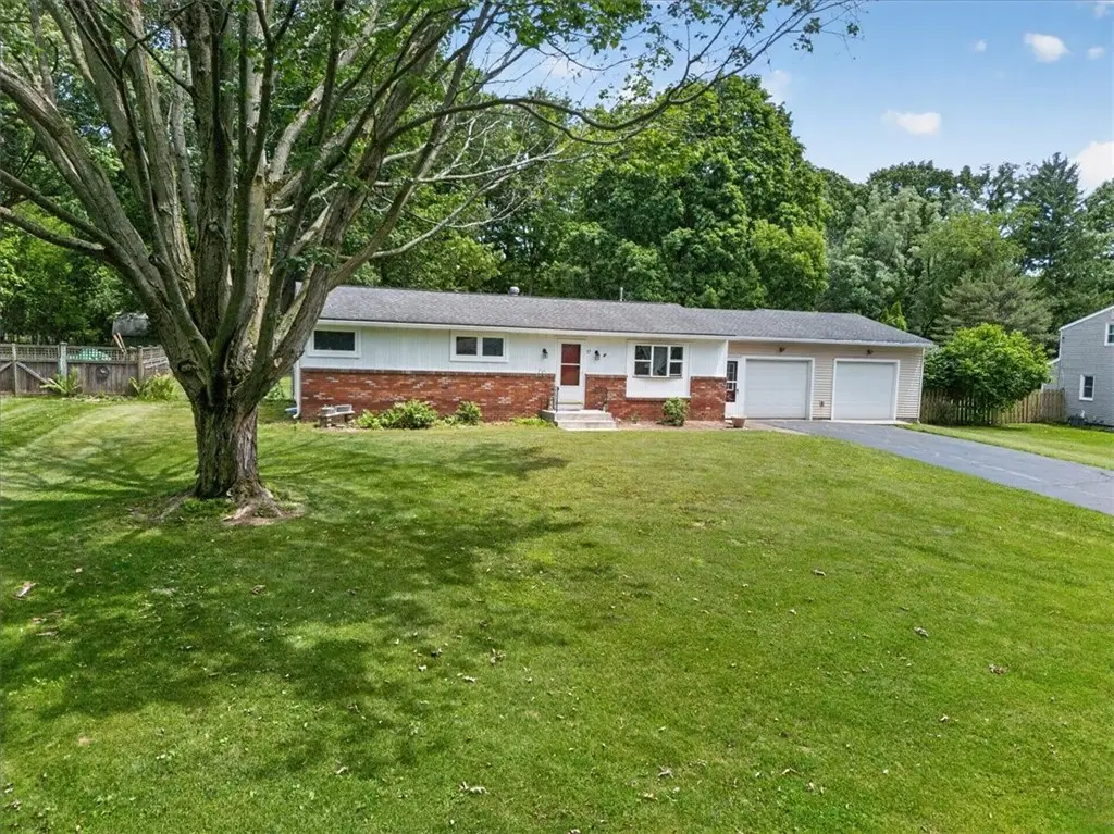 17 Briarwood Lane, Fairport, NY 14450 - #1