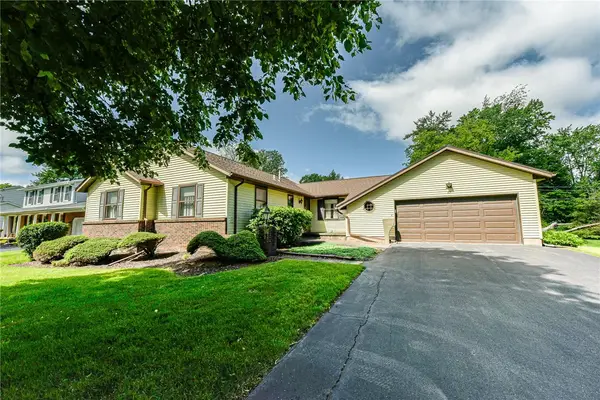67 Briar Wood Lane, Rochester, NY 14626
