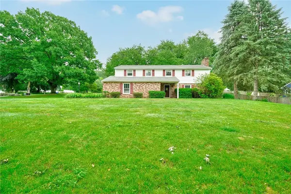 16 Red Barn Circle, Pittsford, NY 14534