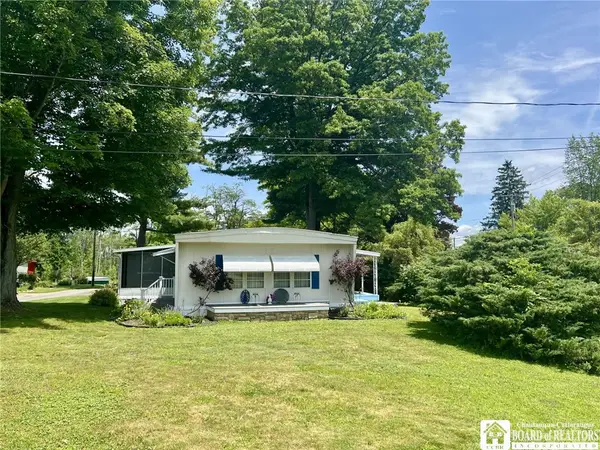21 Lawndale, Mayville, NY 14757