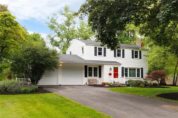 11 Colonial Drive, Penfield, NY 14526