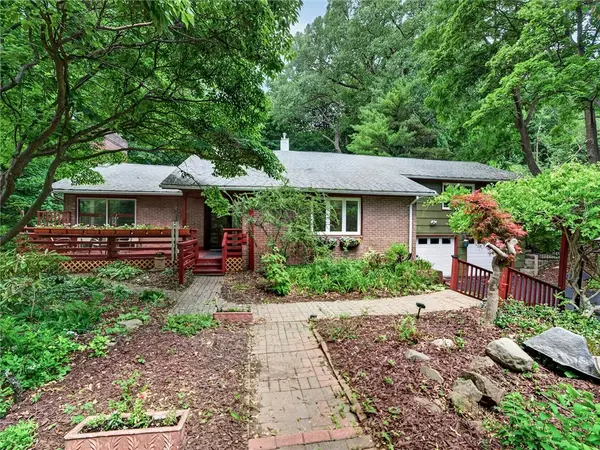 6 Far View Hills Road, Rochester, NY 14620