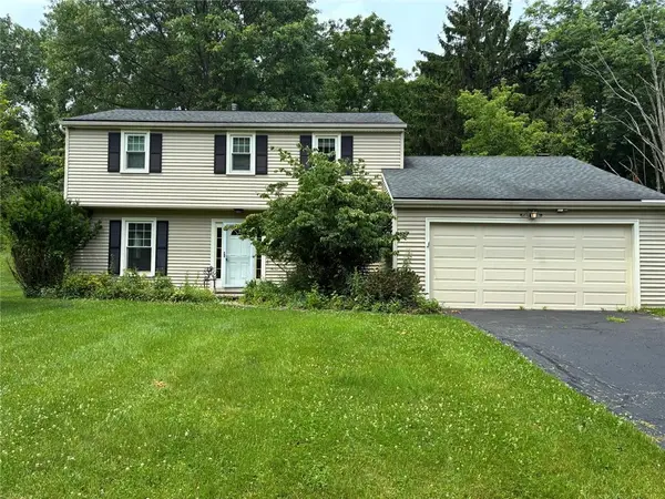 23 Blackwatch, Fairport, NY 14450