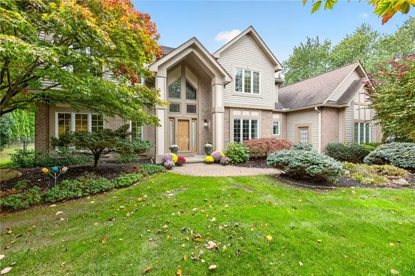 101 Caversham Woods, Pittsford, NY 14534