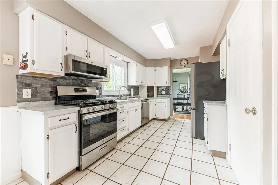 94 Mickens Bnd, West Henrietta, NY 14586 - #3