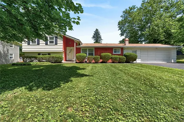 11 Parkwood Lane, Penfield, NY 14526