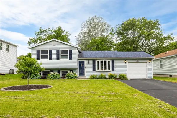 7 Village Trail, Spencerport, NY 14559
