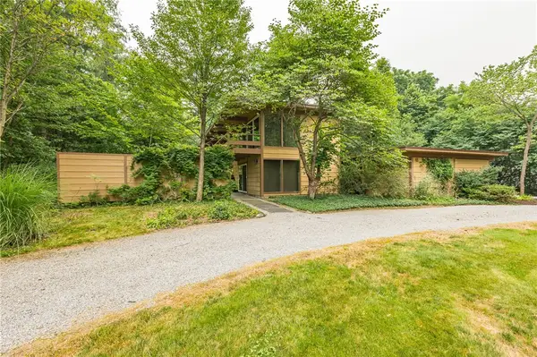 41 Rush Hills Dr, Rush, NY 14543