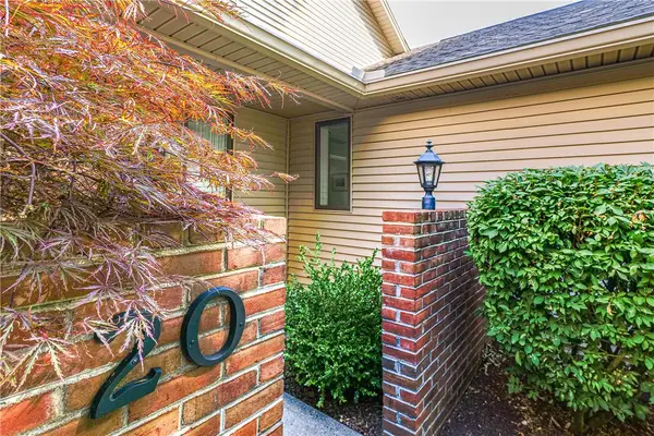 20 Greenwood Park, Pittsford, NY 14534