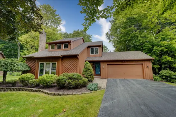 28 Green Pine Lane, Webster, NY 14580