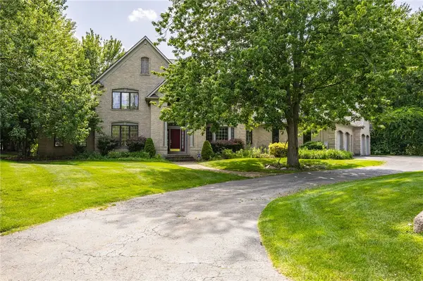 24 Roxbury Lane, Pittsford, NY 14534