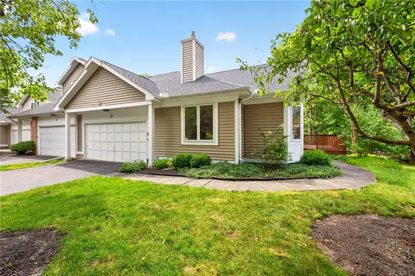 15 Foxborough Ln Lane, Rochester, NY 14618