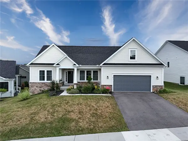 4 Black Wood Circle, Pittsford, NY 14534