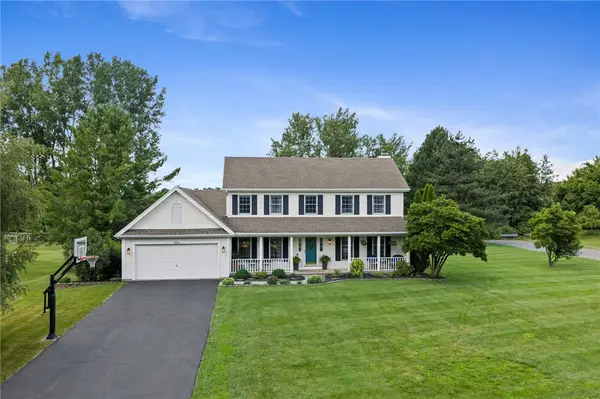 1454 Chigwell Lane N, Webster, NY 14580