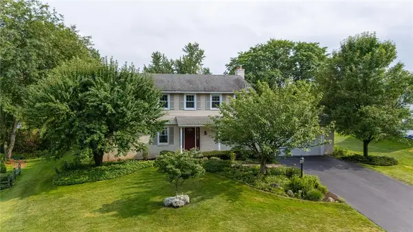 77 S Ridge Trl, Fairport, NY 14450