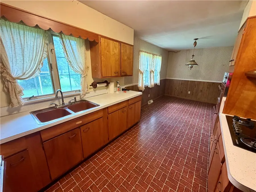 24 Genesee Street, Le Roy, NY 14482 - #3